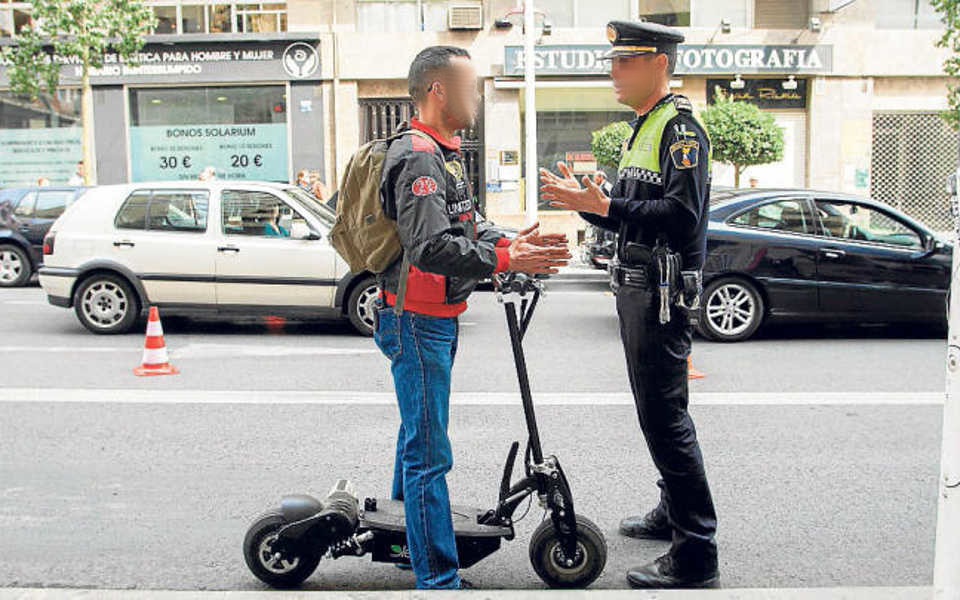 A partir de la semana que viene la Policía Local va a continuar con la campaña de control de circulación de vehículos de movilidad personal