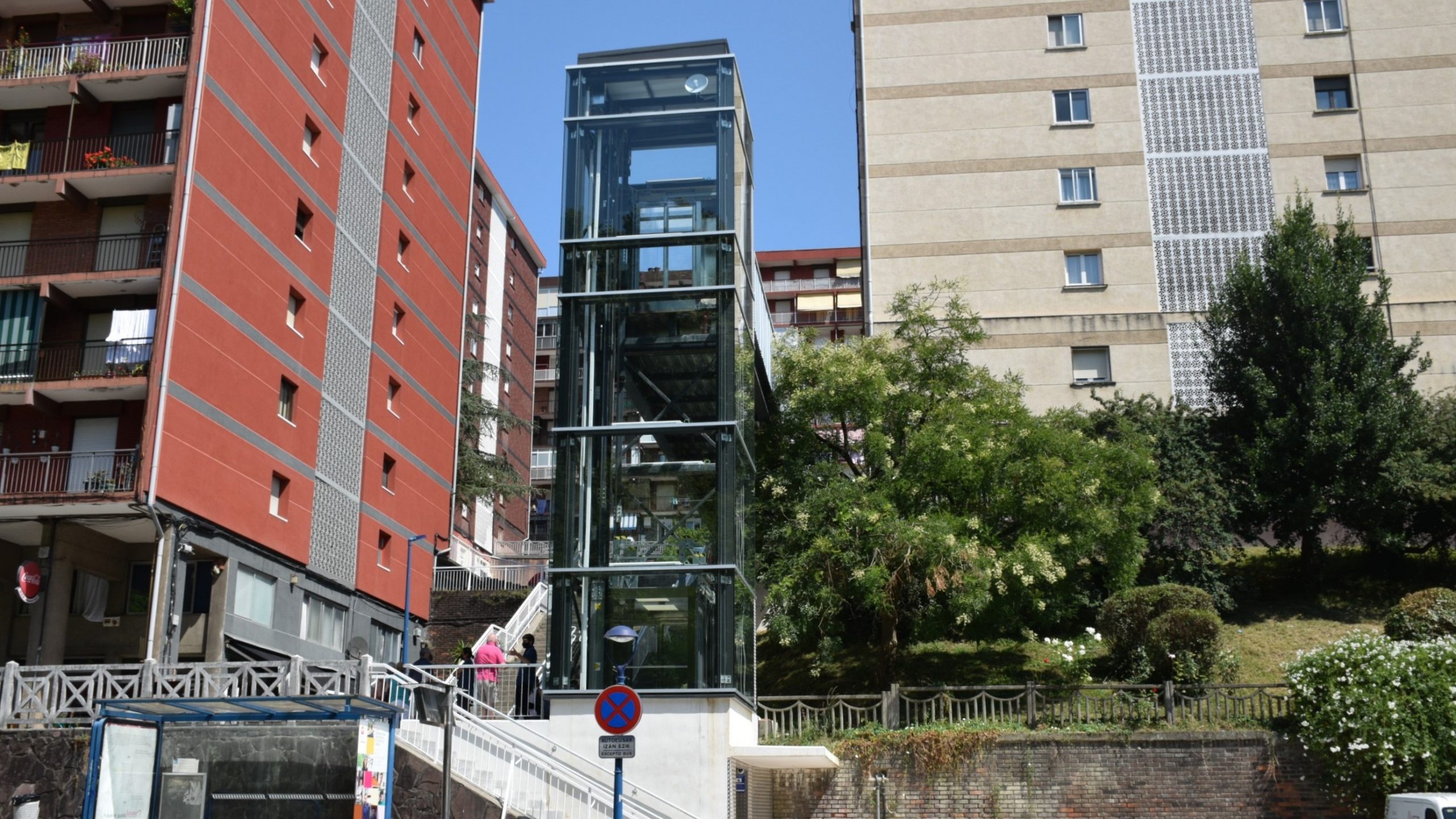 El Ayuntamiento amplía el horario de los ascensores urbanos y desde ahora están disponibles hasta la una de la madrugada