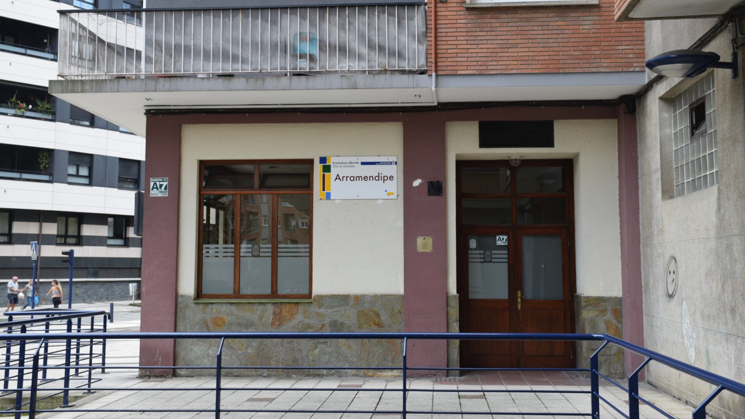 El Ayuntamiento ha publicado las licitaciones para la explotación hostelera de los bares-restaurantes de los clubes de personas jubiladas de Pontika y de Olibet
