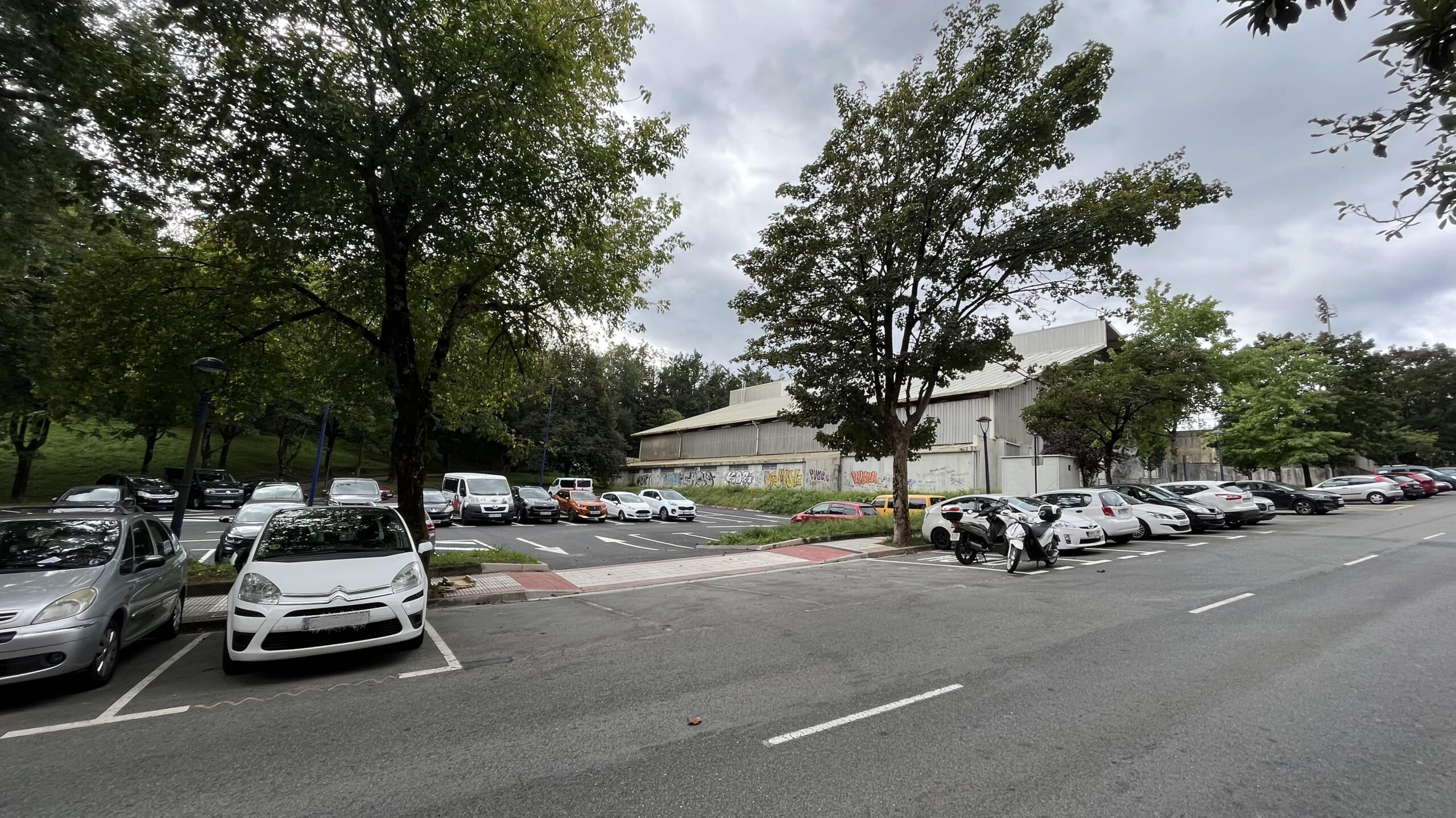 Abierto al público el nuevo aparcamiento junto al frontón municipal de Beraun
