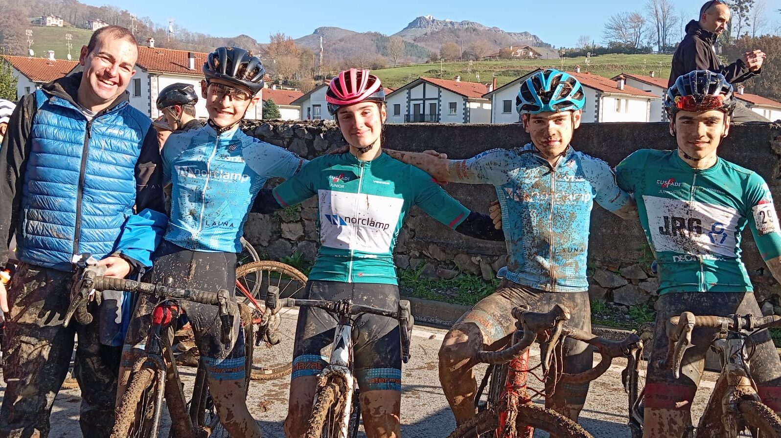 El Club de Ciclismo Oarsoaldea OTXE completa con éxito su primera temporada de ciclocrós