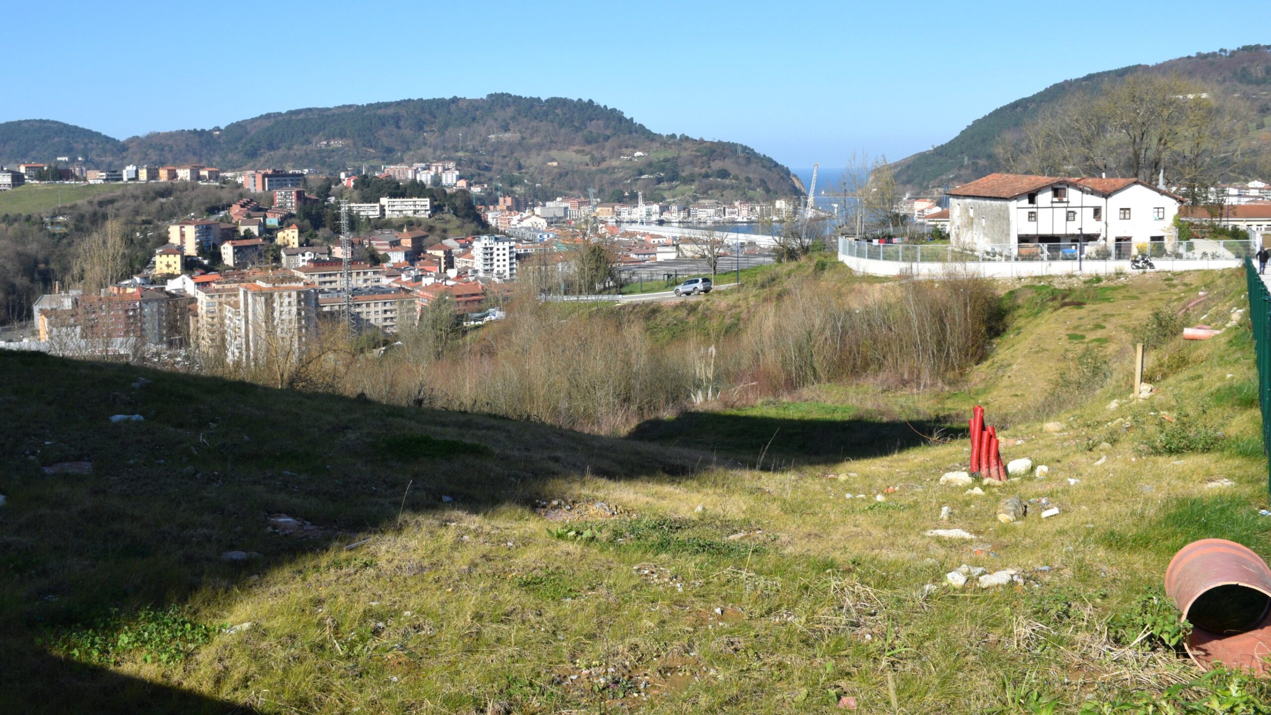 El Ayuntamiento cede al Gobierno Vasco una parcela de Esnabide para que construya 27 viviendas sociales